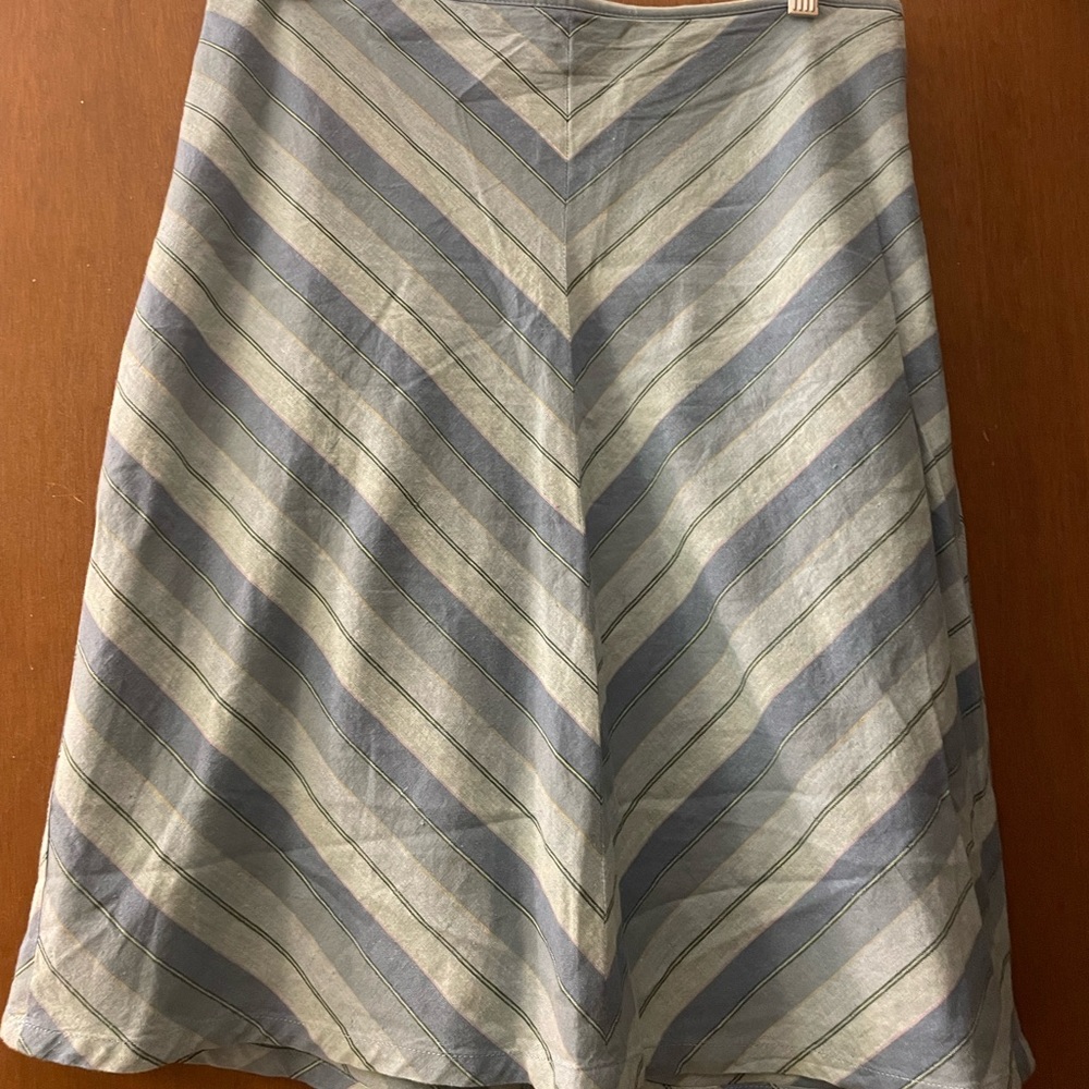 EUC Gap A-line blue V design linen 90’s style skirt